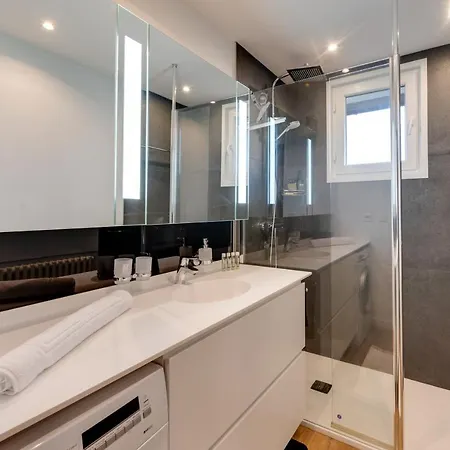 Apartment Les Sorbiers - 2 Bedrooms Floor - Parking & Terrace *